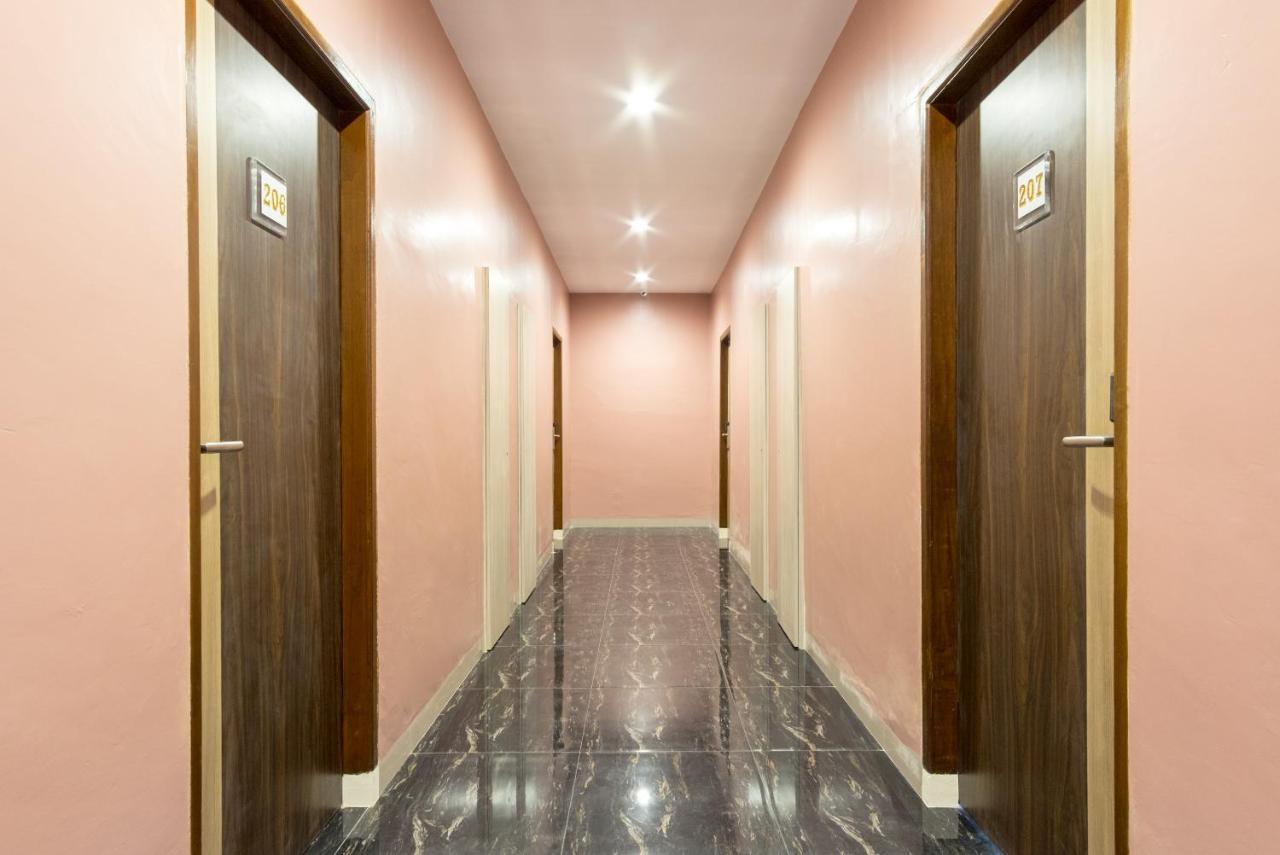 Oyo 727 Merlion Hotel Medan Extérieur photo