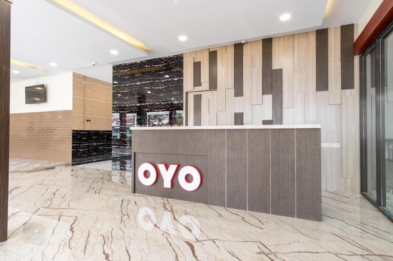 Oyo 727 Merlion Hotel Medan Extérieur photo