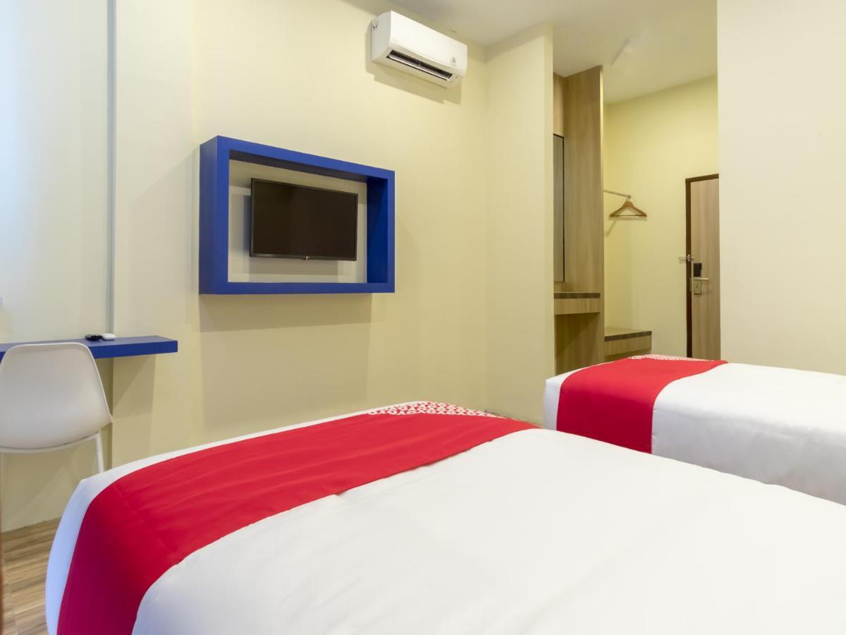 Oyo 727 Merlion Hotel Medan Extérieur photo