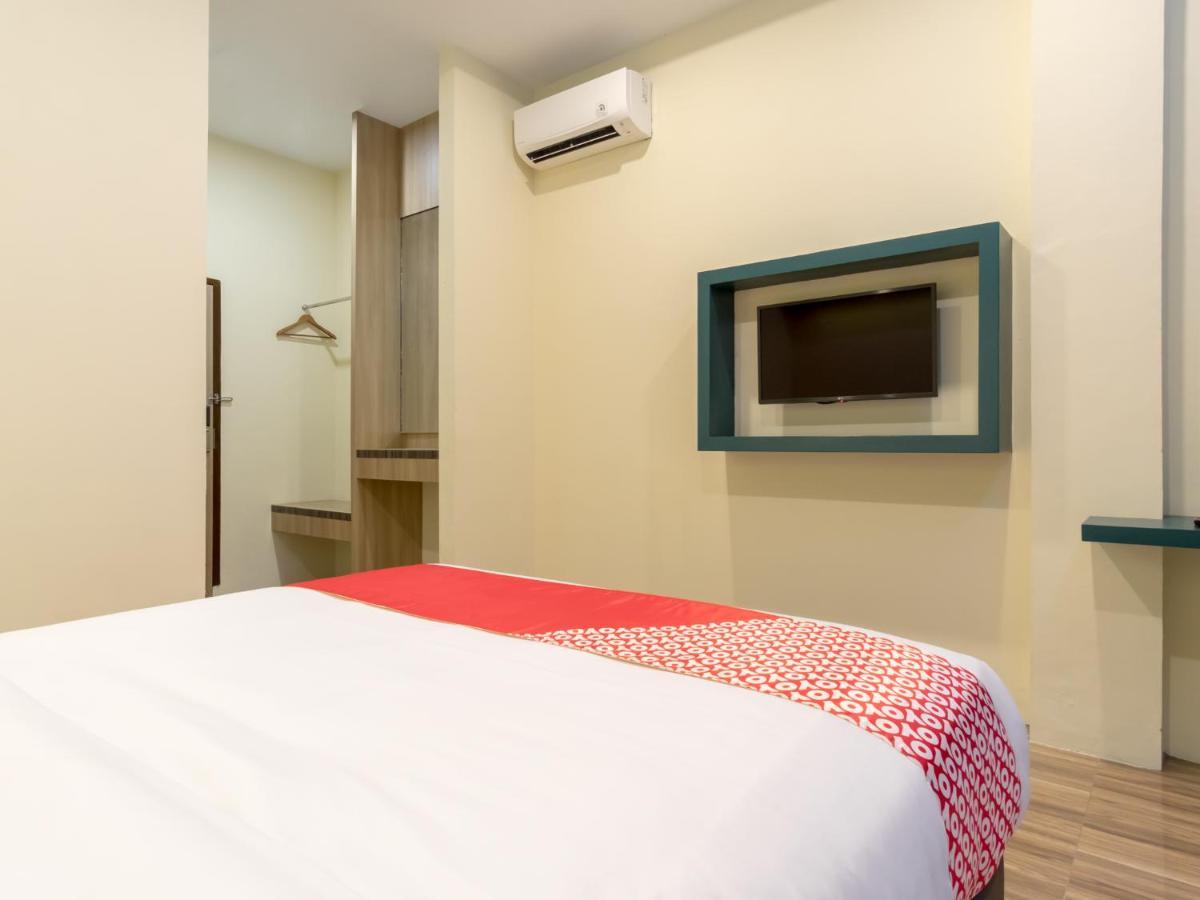 Oyo 727 Merlion Hotel Medan Extérieur photo