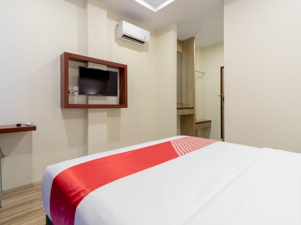 Oyo 727 Merlion Hotel Medan Extérieur photo