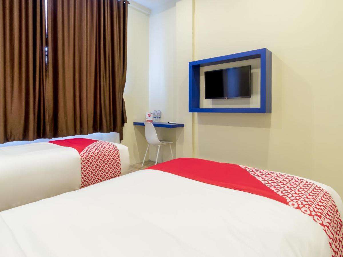 Oyo 727 Merlion Hotel Medan Extérieur photo