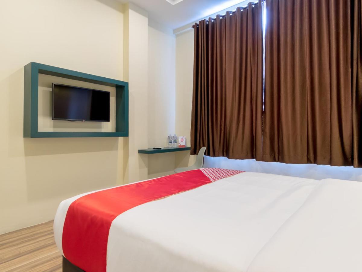 Oyo 727 Merlion Hotel Medan Extérieur photo